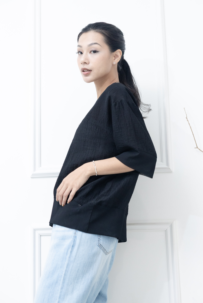 반팔 壓皺拼接針織上衣 / 黑色
