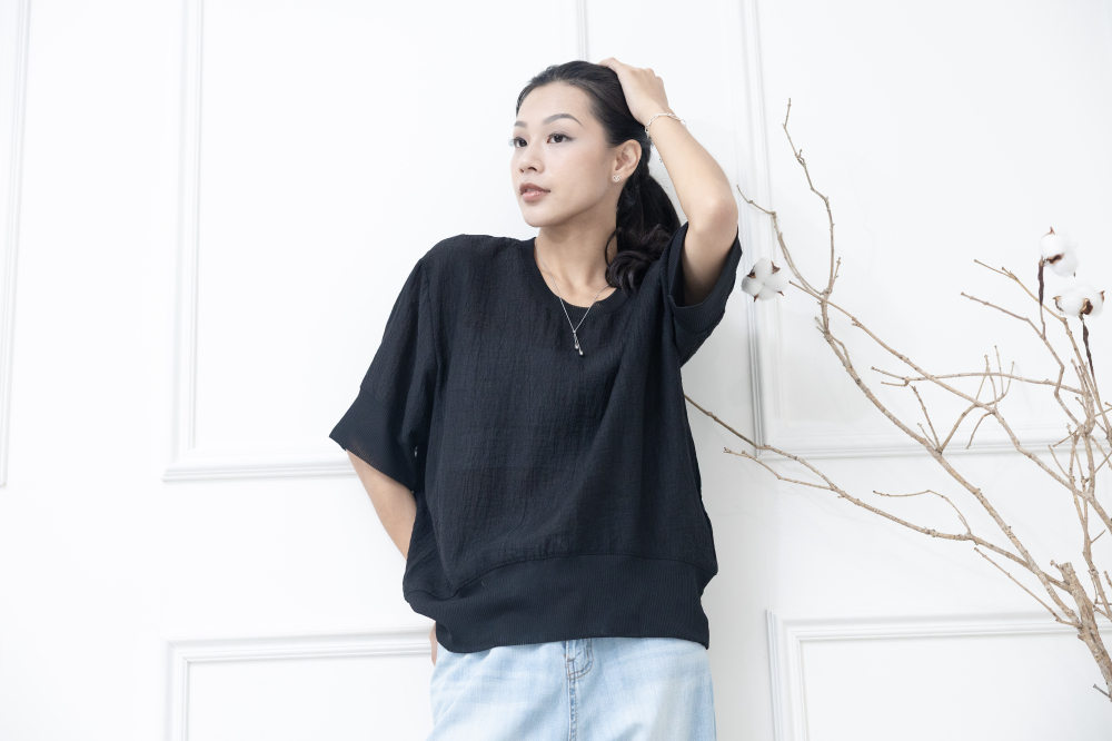 반팔 壓皺拼接針織上衣 / 黑色