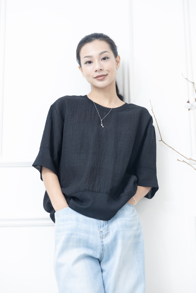 반팔 壓皺拼接針織上衣 / 黑色