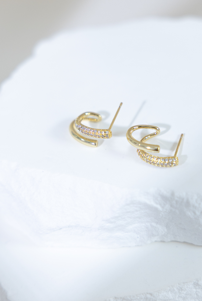 귀걸이 彎曲U字型小鋯石耳環 / 金色