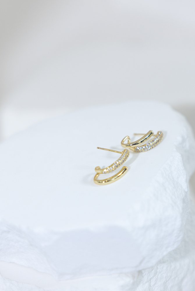 귀걸이 彎曲U字型小鋯石耳環 / 金色