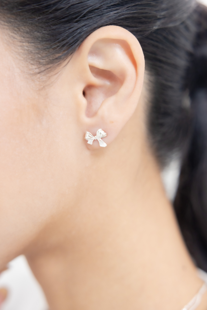 귀걸이  繫結耳環 立體蝴蝶結 / 銀色