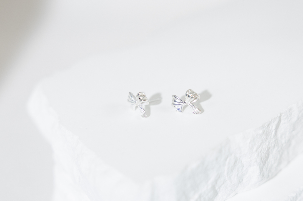 귀걸이  繫結耳環 立體蝴蝶結 / 銀色
