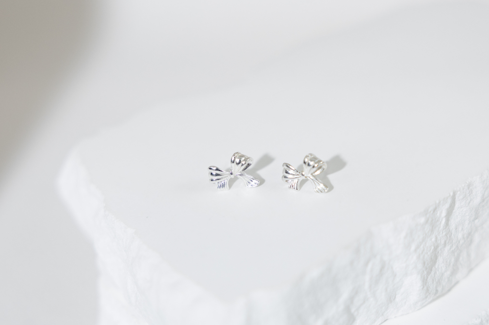 귀걸이  繫結耳環 立體蝴蝶結 / 銀色