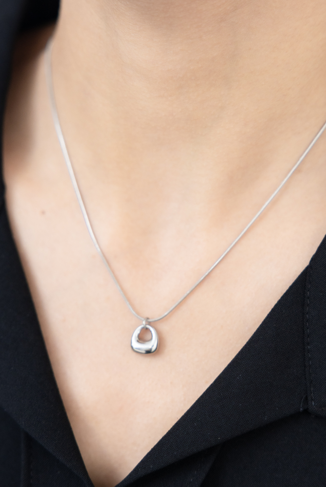 목걸이 鈴環項鍊 中空不規則吊墜/ 銀色
