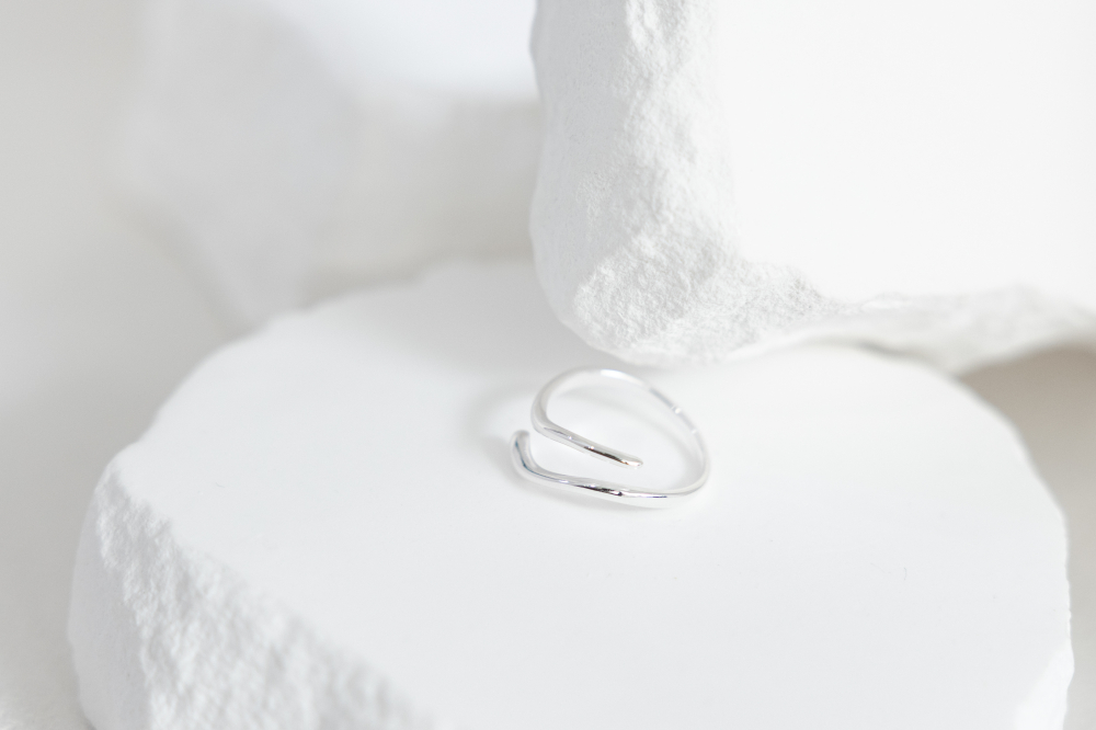 반지   波浪扭結開口戒 可調   / 銀色