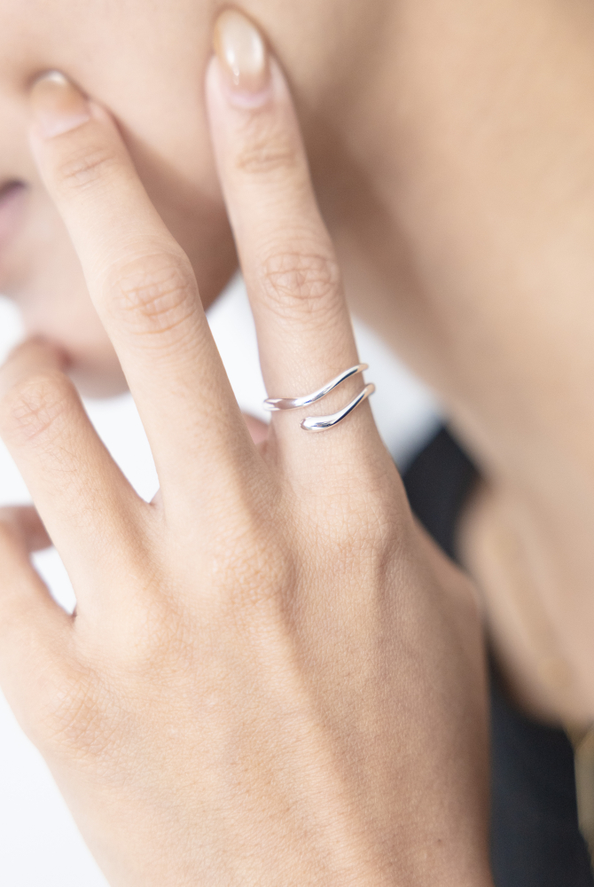 반지   波浪扭結開口戒 可調   / 銀色