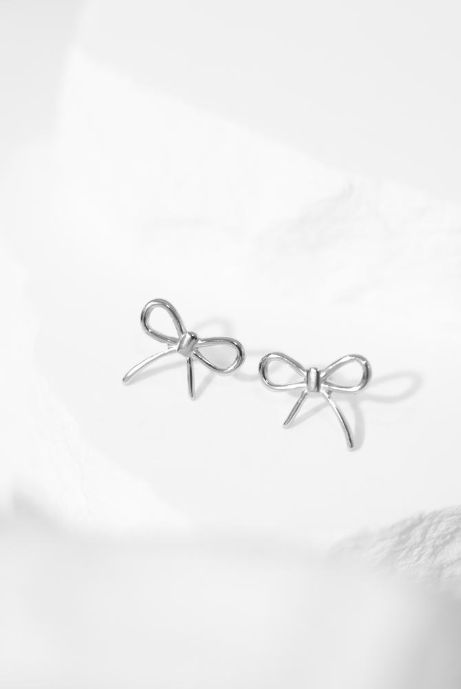 귀걸이 細蝴蝶結耳環 / 銀色