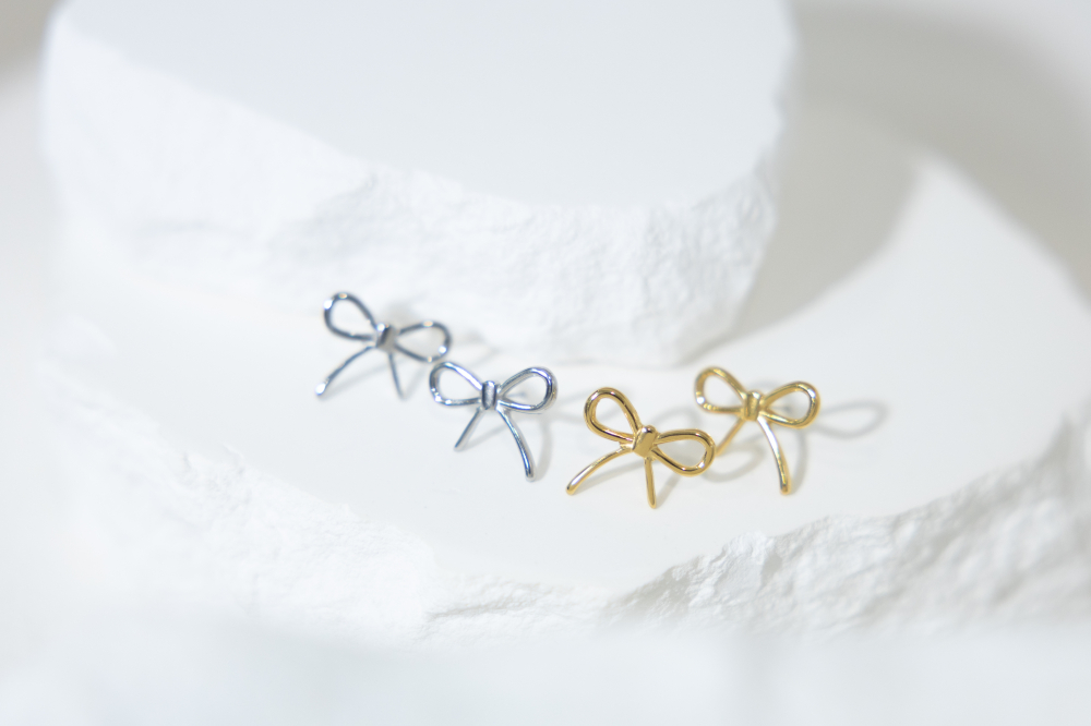귀걸이 細蝴蝶結耳環 / 銀色
