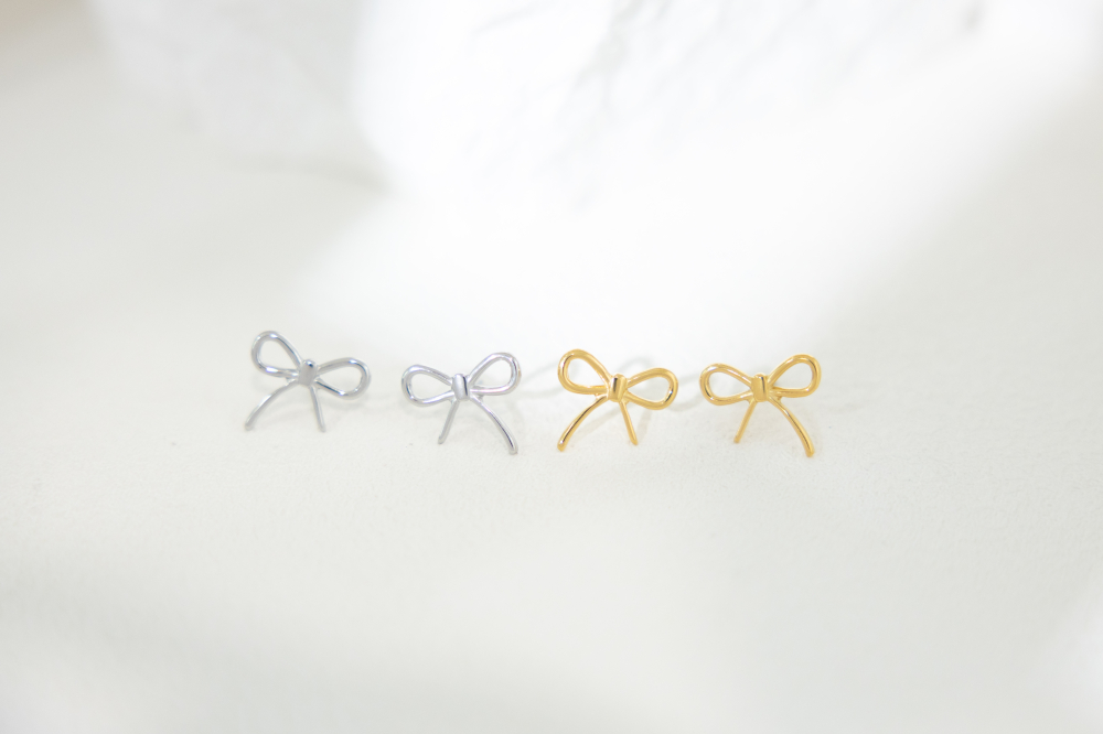 귀걸이 細蝴蝶結耳環 / 銀色