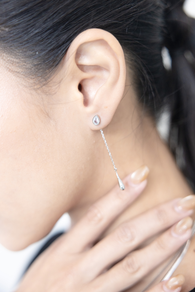 귀걸이  淚滴垂墜耳環  / 銀色