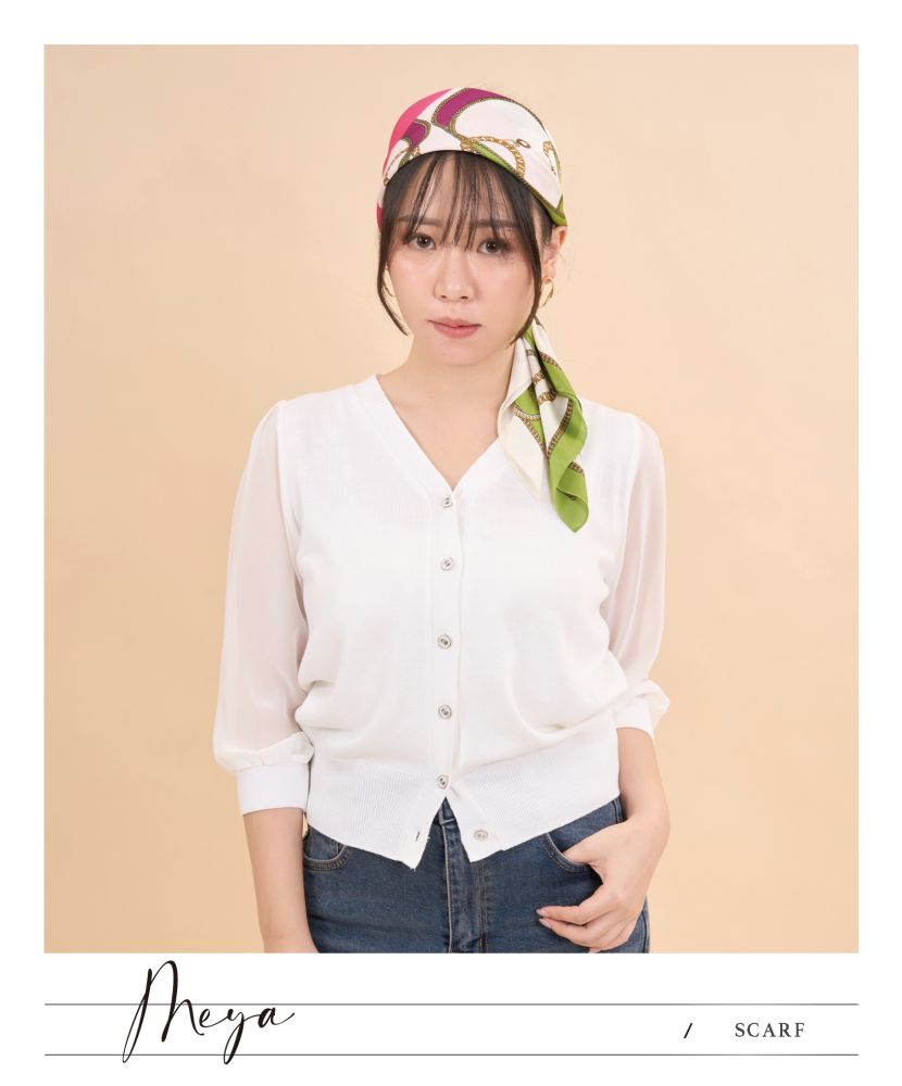 半塊粉色方形 中間多種鏈條交錯 方巾/ 淺米色淺綠色底