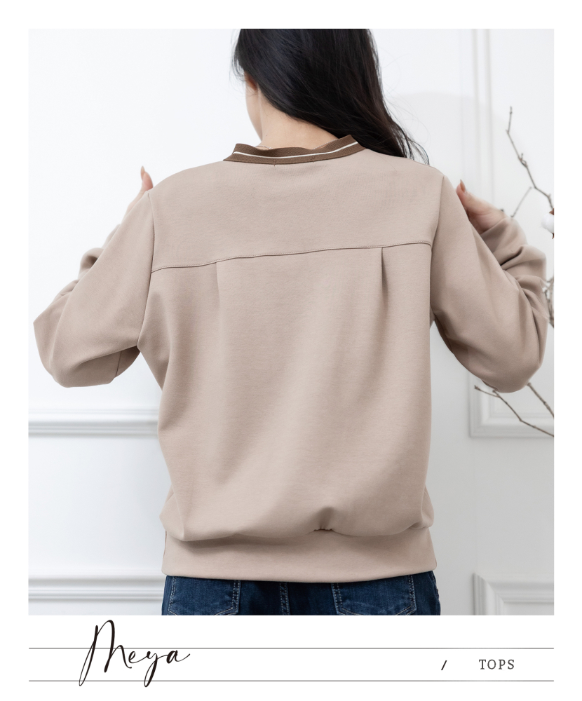 假排釦裝飾長袖上衣 / 淺棕色