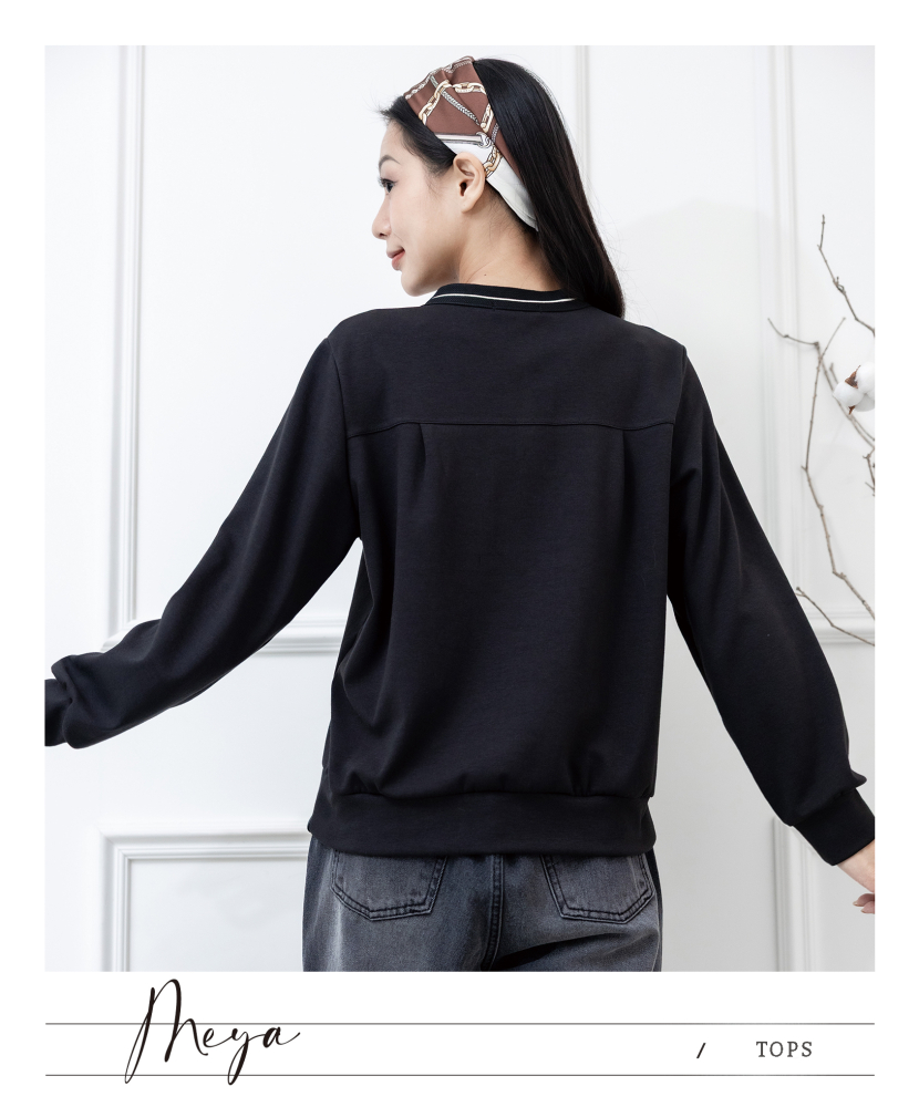 假排釦裝飾長袖上衣 / 黑色