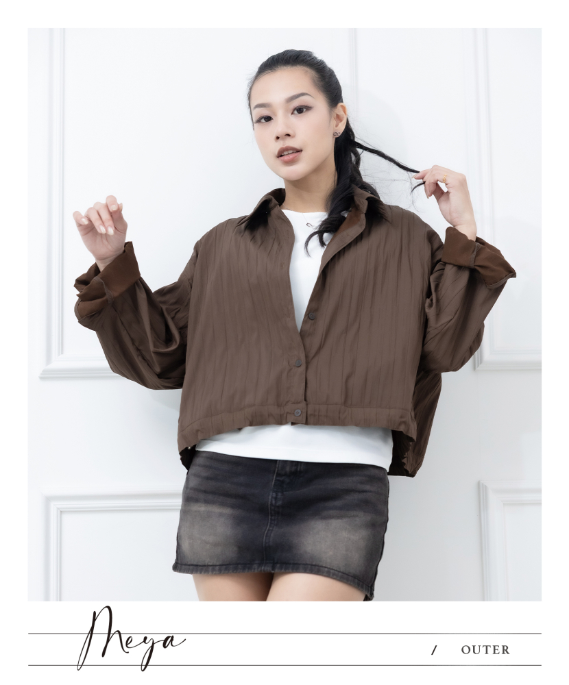 質感翻領下擺抽繩百褶襯衫 / 深棕色