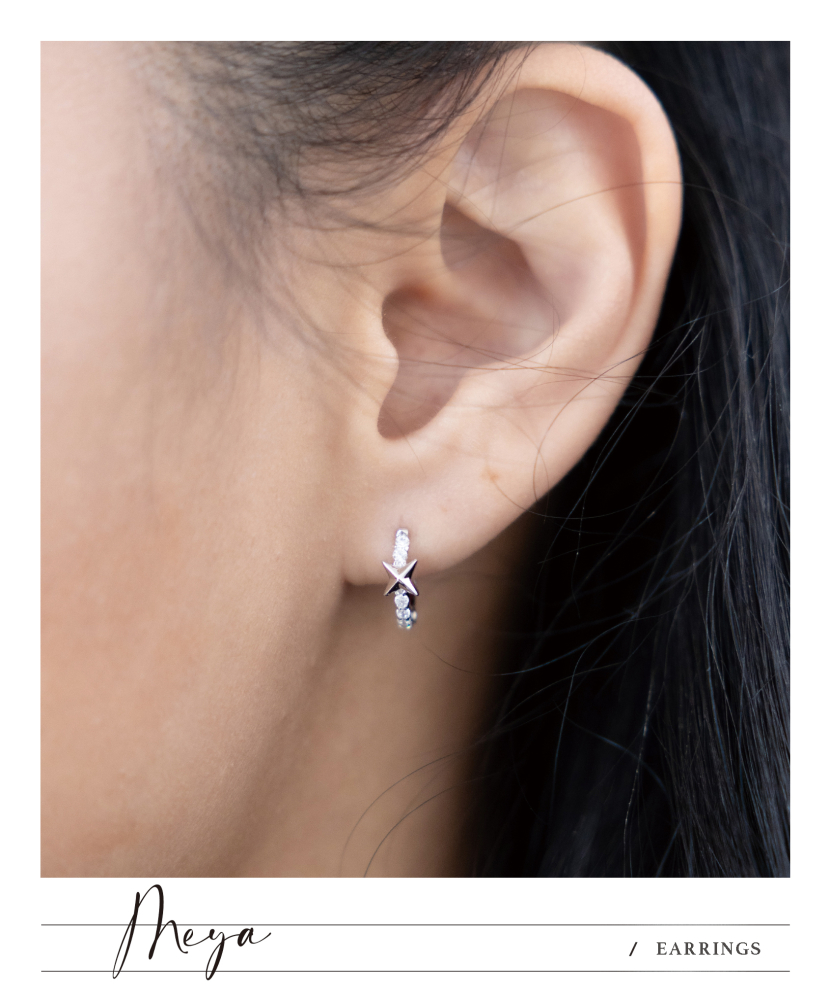 小鋯石四角星 圈型耳環／銀色