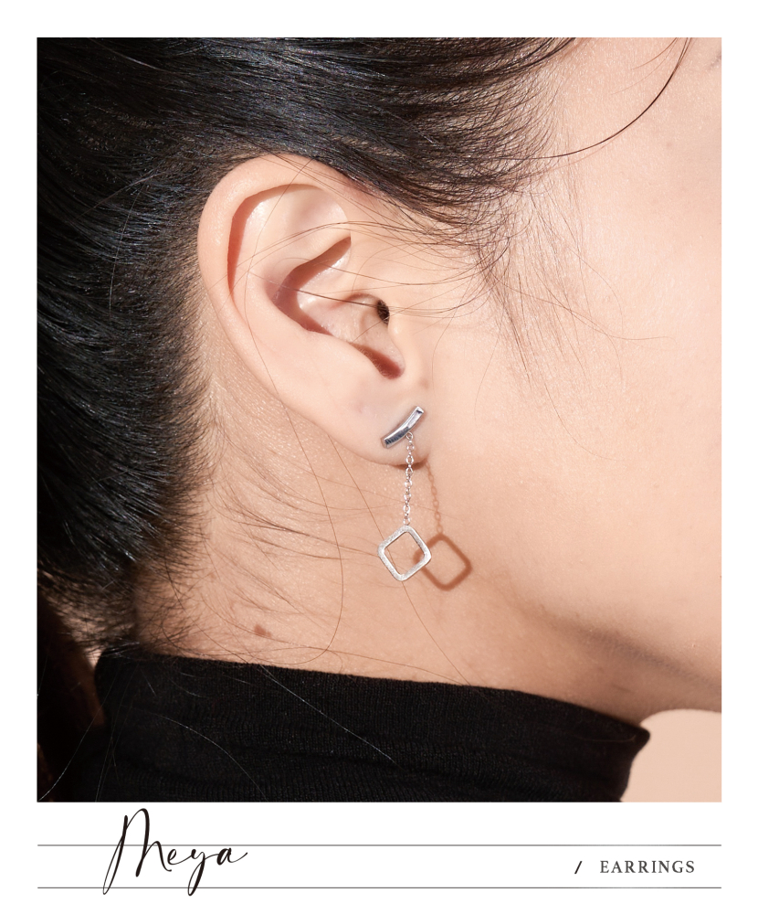 橫柱體下墜空心方形 耳環／銀色