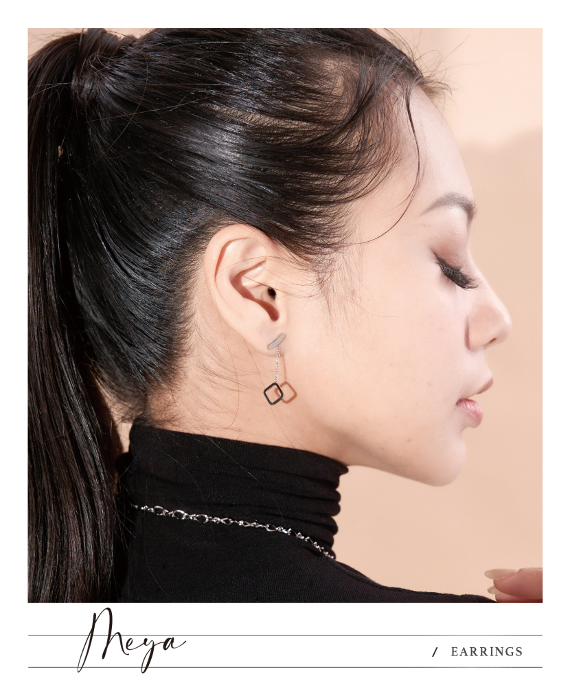 橫柱體下墜空心方形 耳環／銀色