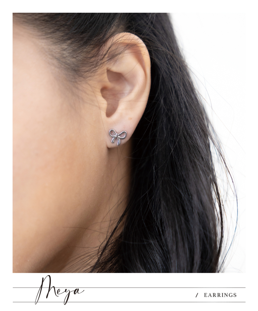 小蝴蝶結 耳環／銀色