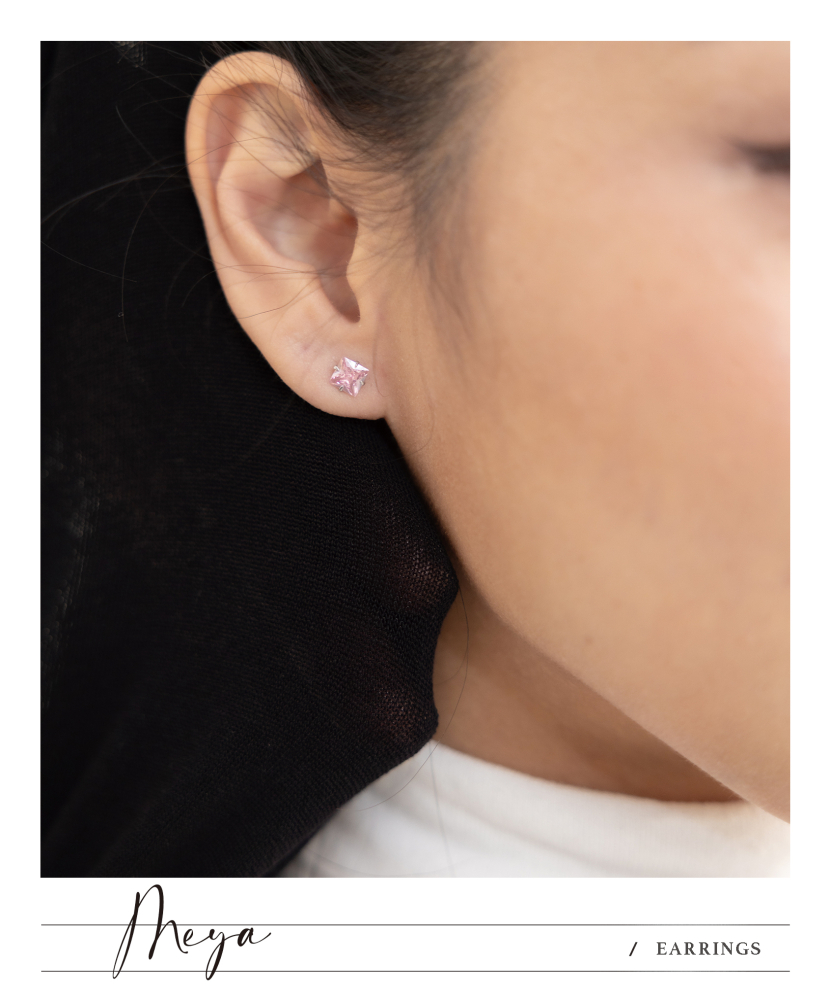 粉色方形貼耳小鋯石 耳環／粉色