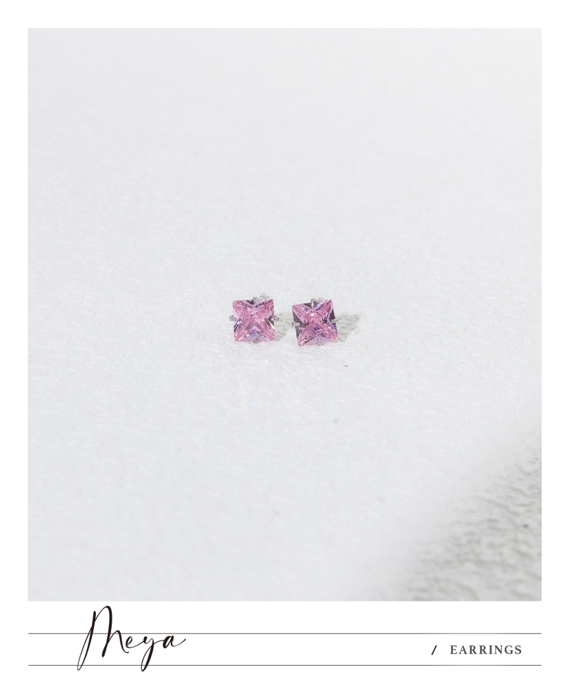 粉色方形貼耳小鋯石 耳環／粉色