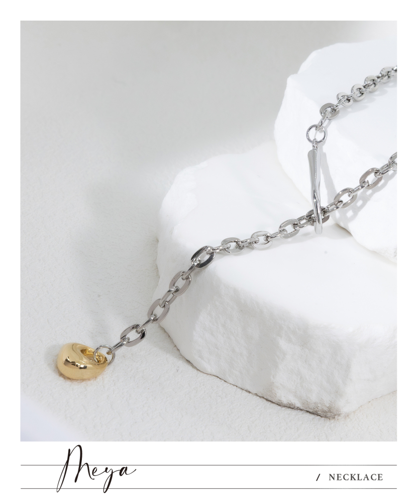 金色鎖頭吊墜長項鏈 / 銀色