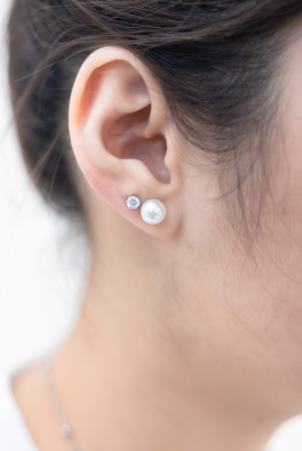 귀걸이 單顆珍珠.小鋯石耳環 / 銀色